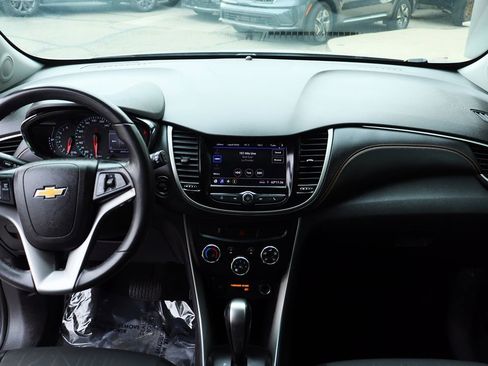 Used 2020 Chevrolet Trax LT w/ LT Convenience Package image 32