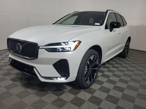 Used 2026 Volvo XC90 B5 Plus w/ Protection Package image 3