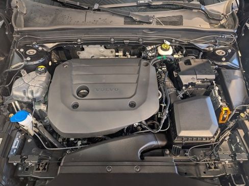 Used 2024 Volvo XC40 B5 Plus image 34