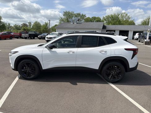 New 2026 Chevrolet Trax ACTIV w/ Sunroof Package FWD image 4