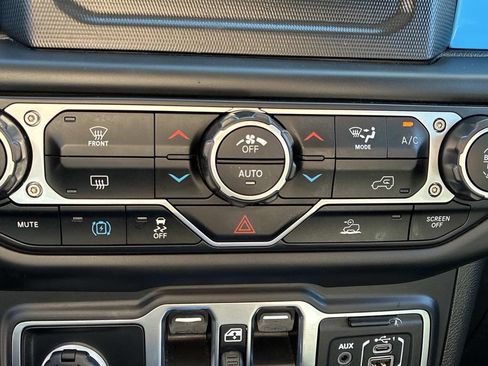 Used 2023 Jeep Wrangler Unlimited AWD/4WD image 32