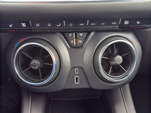 Used 2025 Chevrolet Blazer LT AWD/4WD image 29