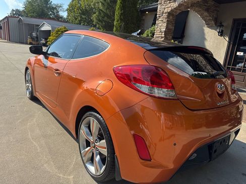 Used 2012 Hyundai Veloster w/ Style Pkg FWD image 3