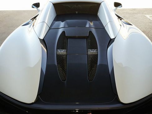 Used 2018 McLaren 570S Spider image 29