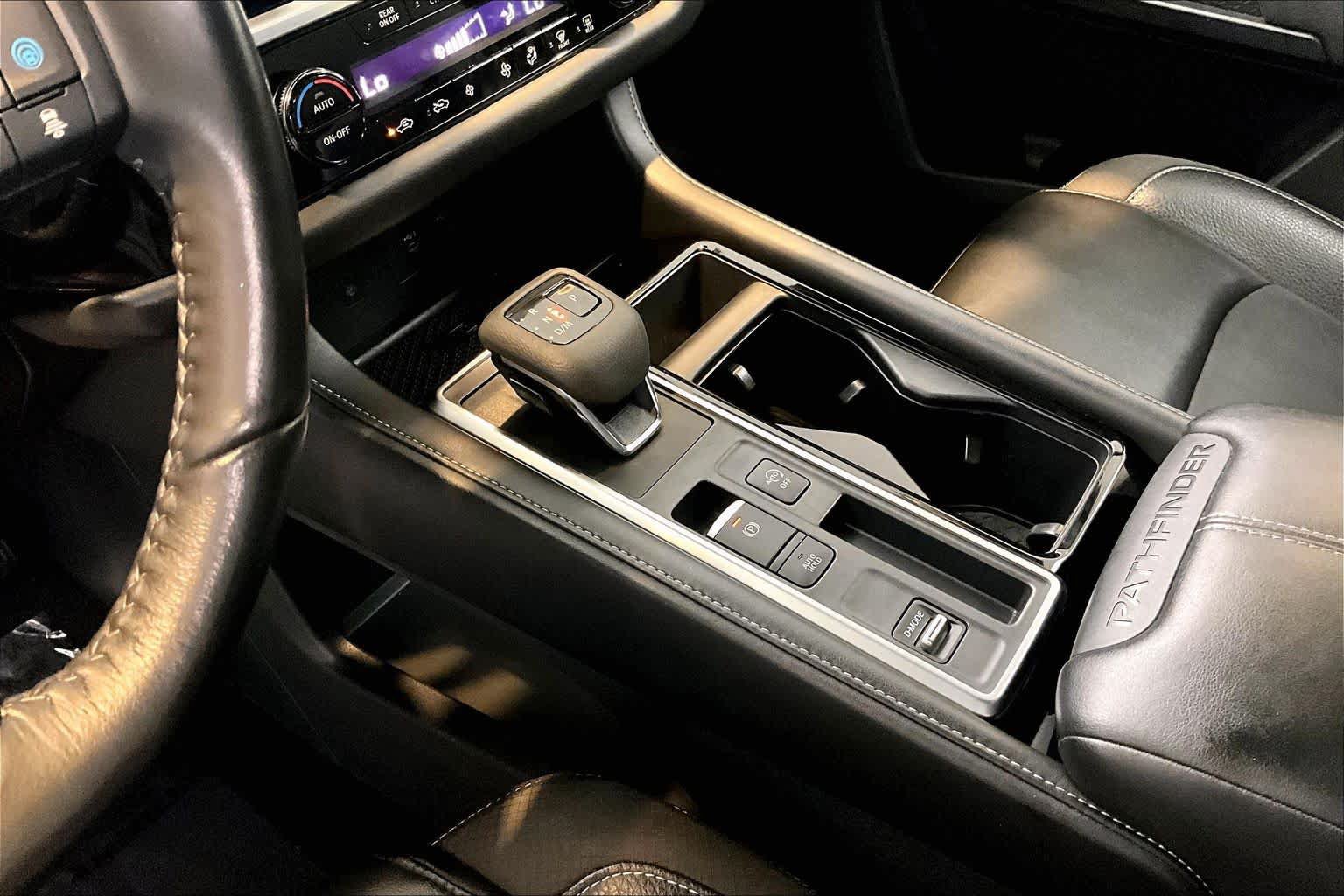 Used 2024 Nissan Pathfinder SL FWD image 16