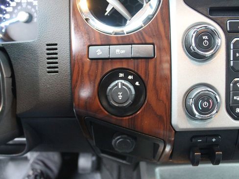 Used 2014 Ford F250 Lariat w/ Lariat Interior Package image 33