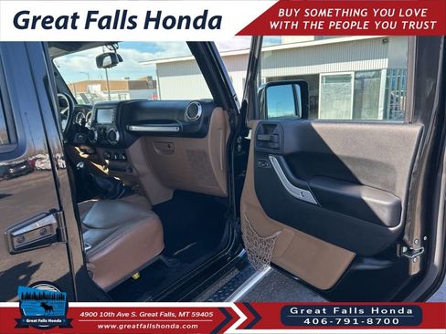 Used 2017 Jeep Wrangler Unlimited Sahara w/ Dual Top Group image 29