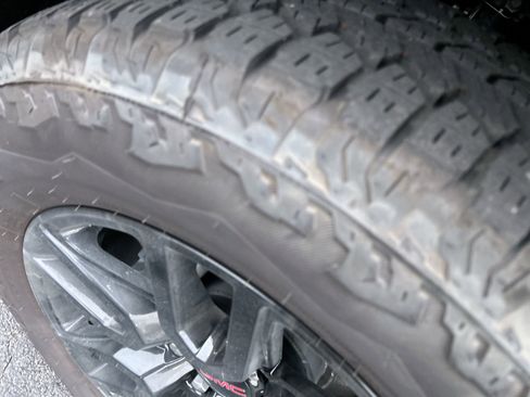 Used 2025 GMC Sierra 1500 Elevation image 12