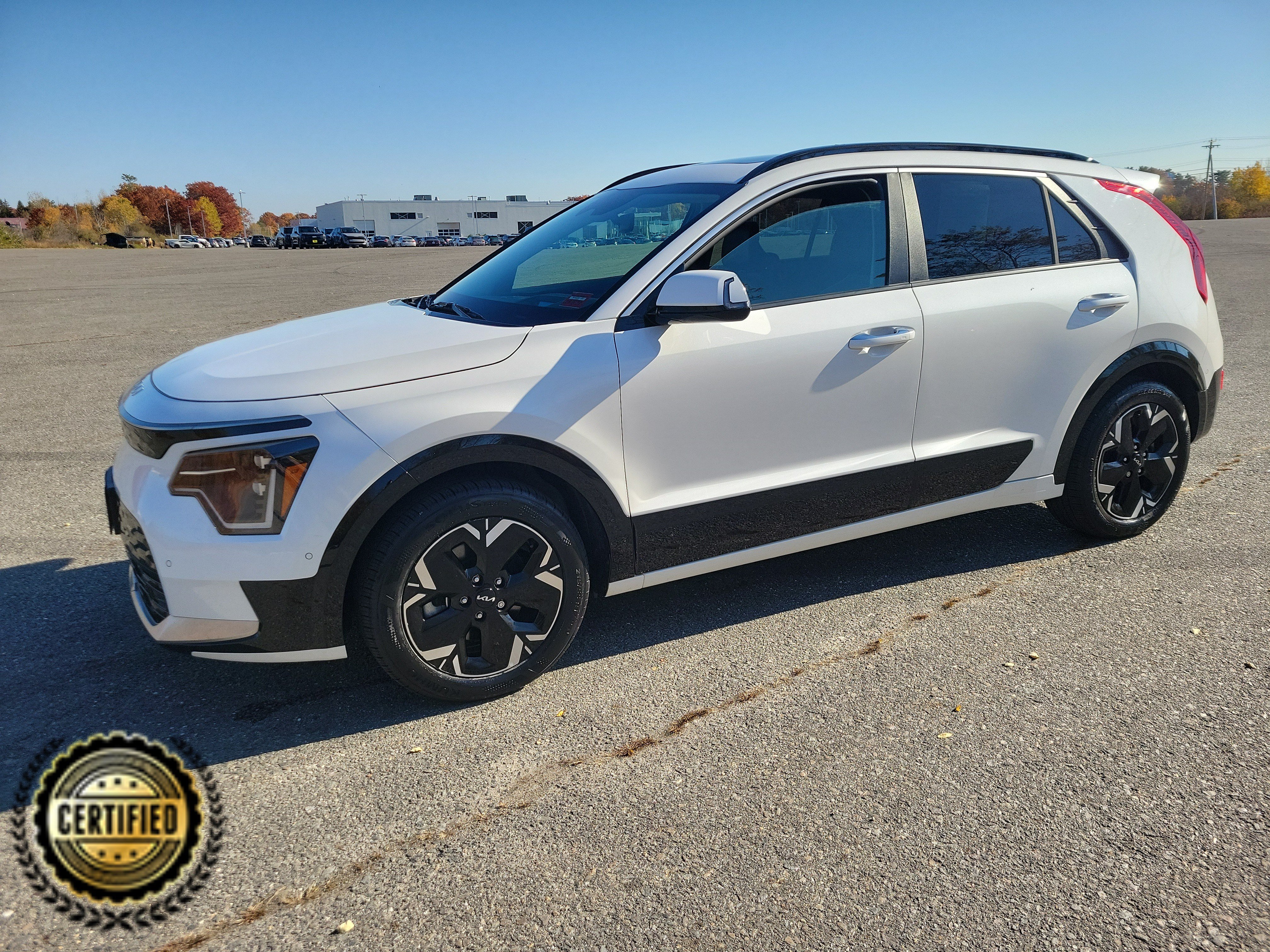 Used 2023 Kia Niro Wave w/ Wave Preserve Package FWD image 1