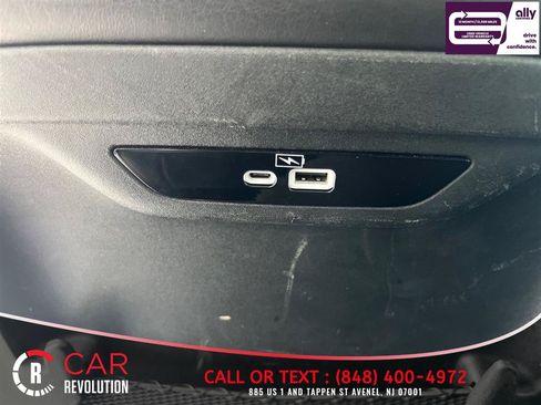 Used 2023 Chrysler Pacifica Touring-L FWD image 39