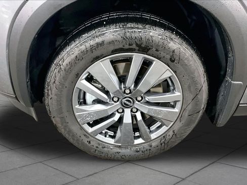 Used 2025 Nissan Pathfinder SV AWD/4WD image 11