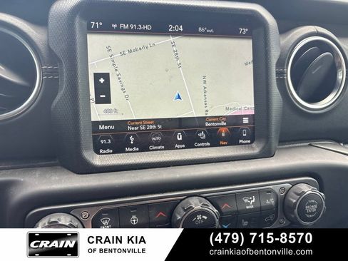 Used 2018 Jeep Wrangler Unlimited Sahara AWD/4WD image 16