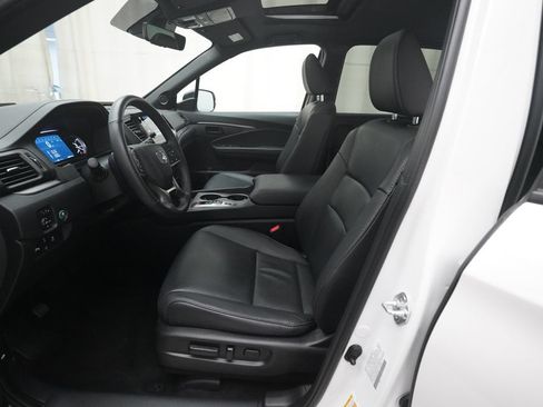 Certified 2025 Honda Passport EX-L image 7