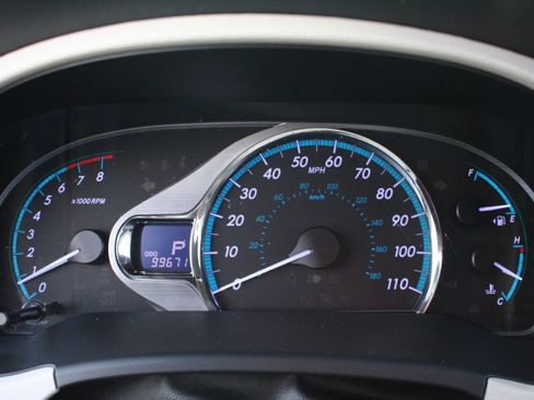 Used 2014 Toyota Sienna XLE image 10