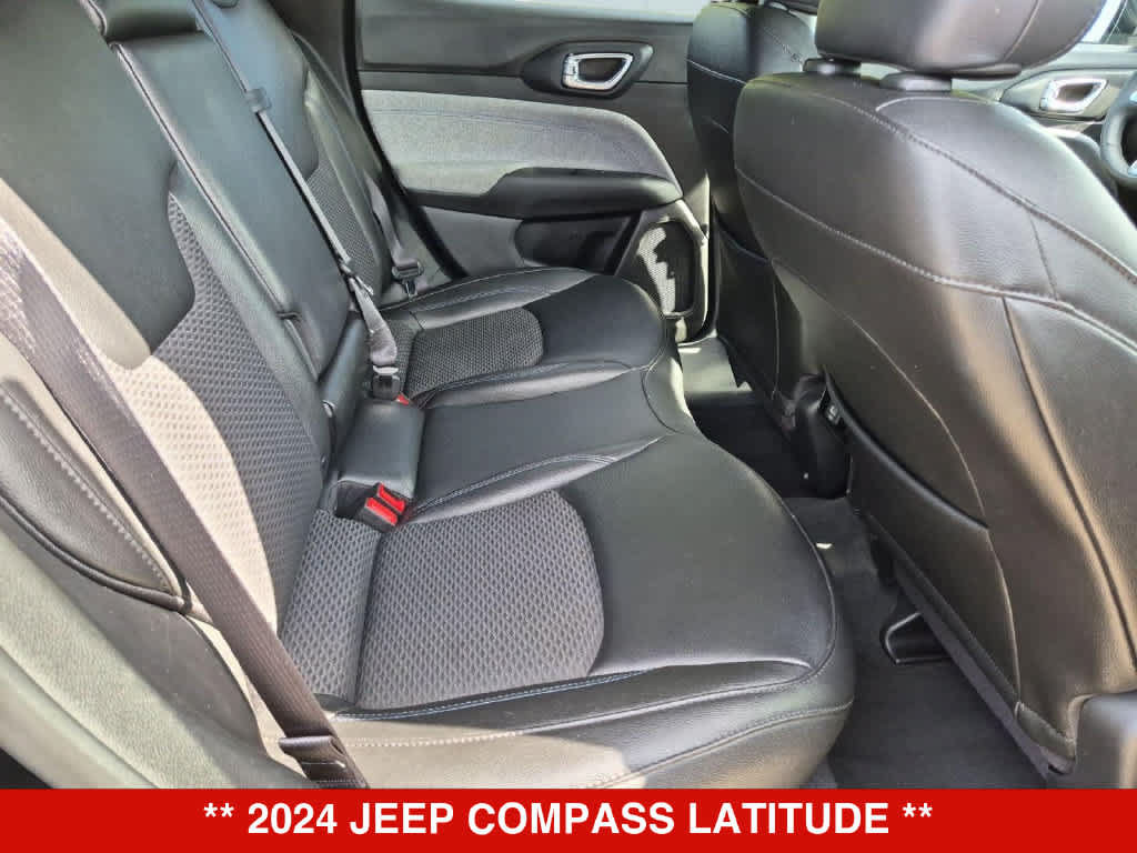 Used 2024 Jeep Compass Latitude AWD/4WD image 19