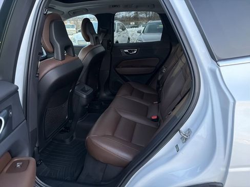 Used 2018 Volvo XC60 T5 Momentum w/ Convenience Package image 13