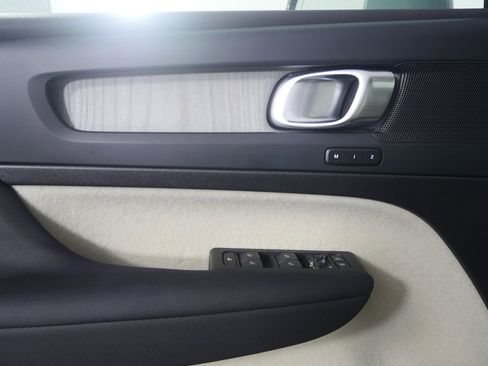 Used 2025 Volvo XC40 B5 Plus w/ Climate Package image 8