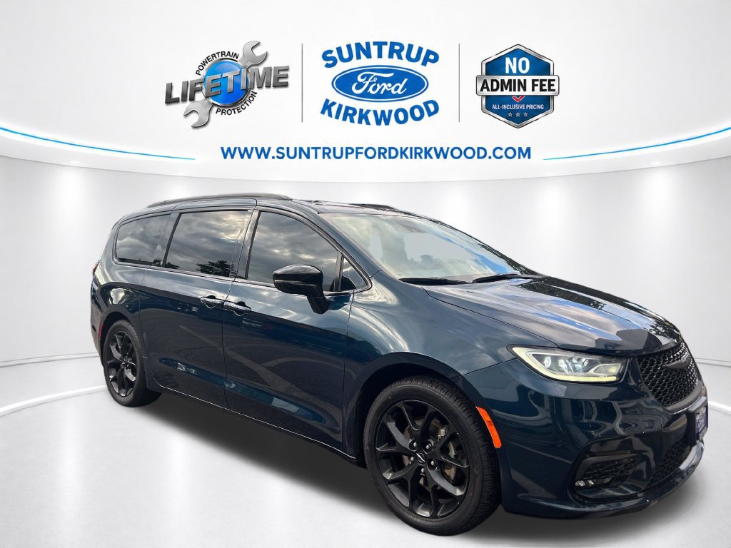 Used 2025 Chrysler Pacifica Limited FWD image 9