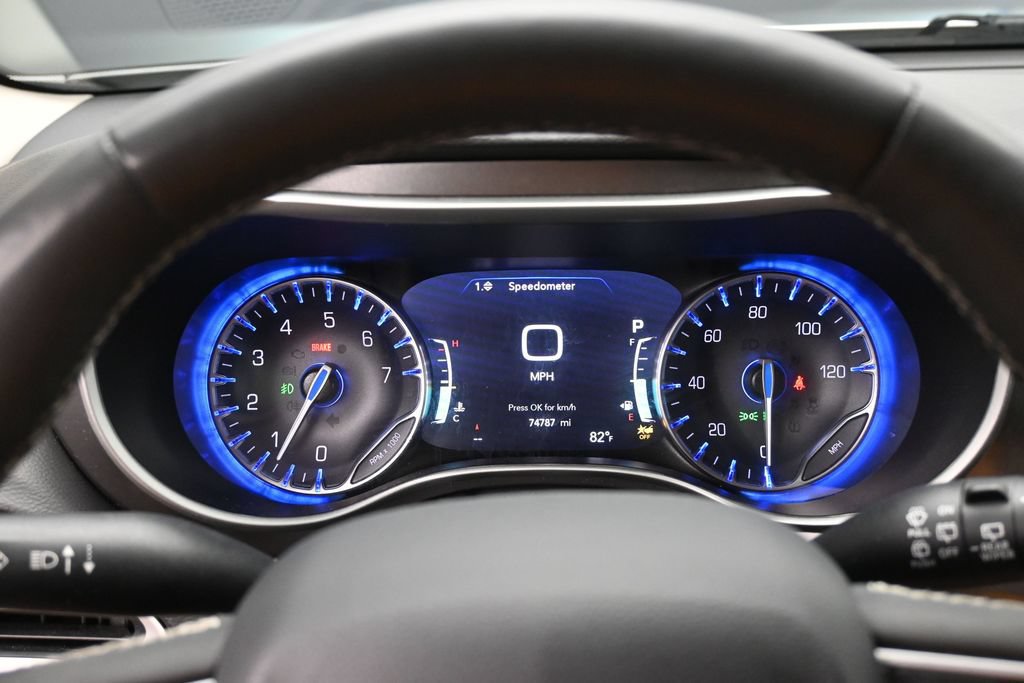 Used 2024 Chrysler Pacifica Touring-L FWD image 12