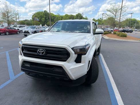 Used 2024 Toyota Tacoma SR5 image 5