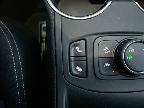 Used 2024 GMC Terrain SLE w/ Driver Convenience Package AWD/4WD image 28