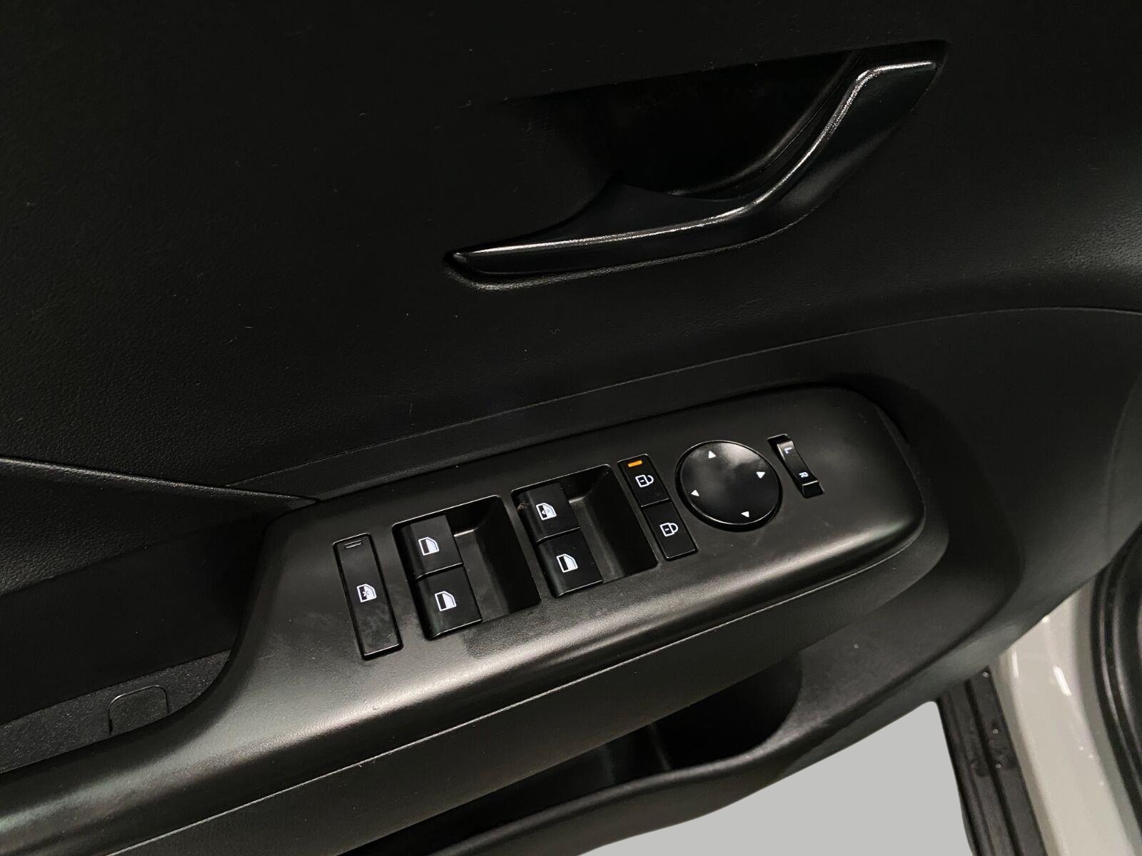 Certified 2024 Hyundai Kona SEL AWD/4WD image 30