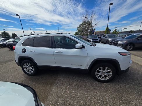Used 2015 Jeep Cherokee Latitude AWD/4WD image 18