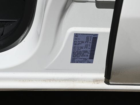 Used 2025 Nissan Frontier SV w/ SV Convenience Package RWD image 17