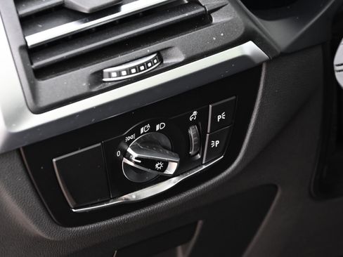 Certified 2025 BMW X4 xDrive30i image 22