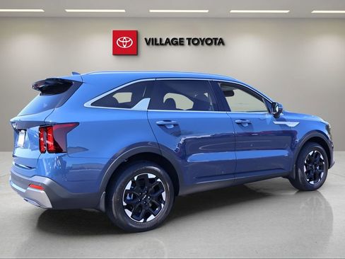 Used 2026 Kia Sorento S FWD image 5