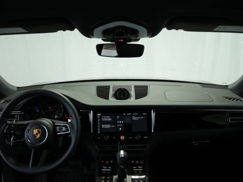 Certified 2025 Porsche Macan AWD/4WD image 16