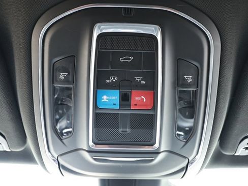 Used 2023 Jeep Wagoneer L Series II AWD/4WD image 20