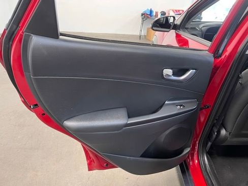 Used 2022 Hyundai Kona Limited image 19