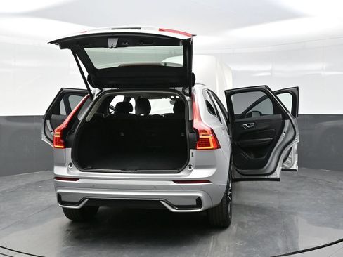 Used 2025 Volvo XC60 B5 Plus AWD/4WD image 43