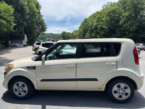 Used 2012 Kia Soul FWD image 17