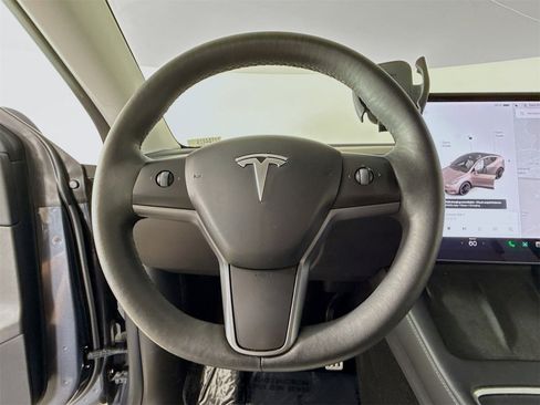 Used 2022 Tesla Model Y Performance image 10