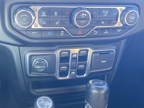 Used 2022 Jeep Wrangler Unlimited Sahara w/ Cold Weather Group image 26