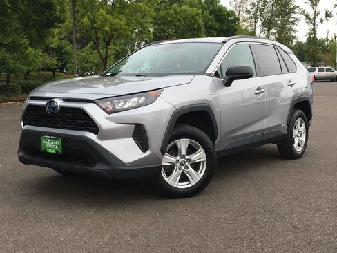 Used 2021 Toyota RAV4 LE AWD/4WD image 1