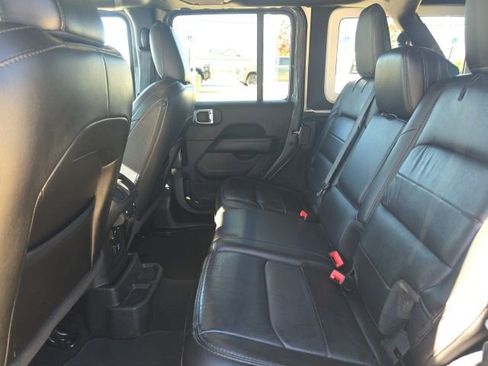 Used 2022 Jeep Wrangler Unlimited Sahara AWD/4WD image 30