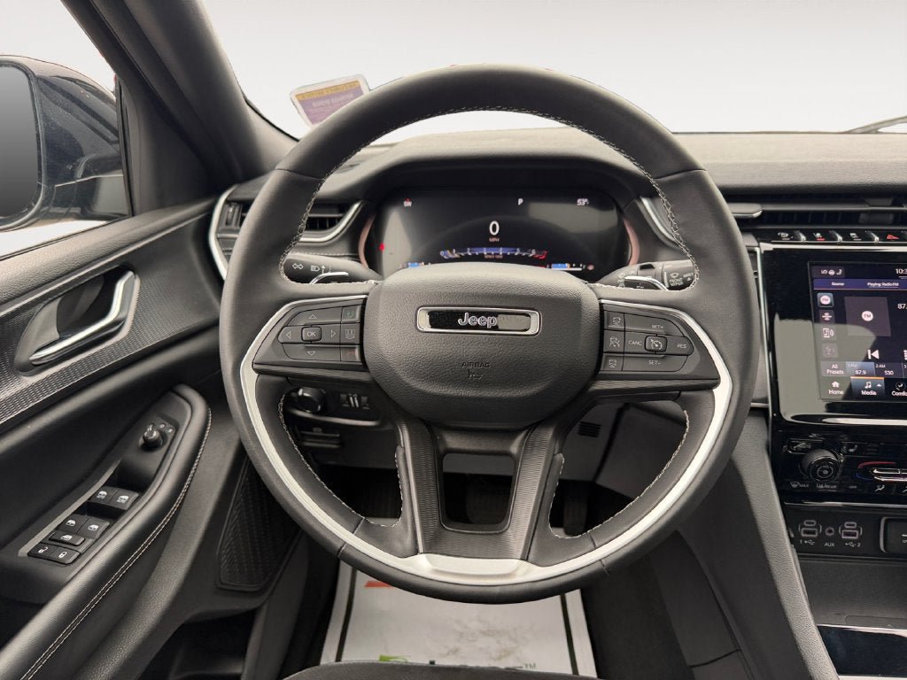 Used 2023 Jeep Grand Cherokee Altitude AWD/4WD image 13