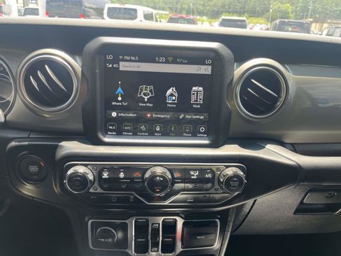 Used 2022 Jeep Wrangler Unlimited Sahara w/ Cold Weather Group AWD/4WD image 18