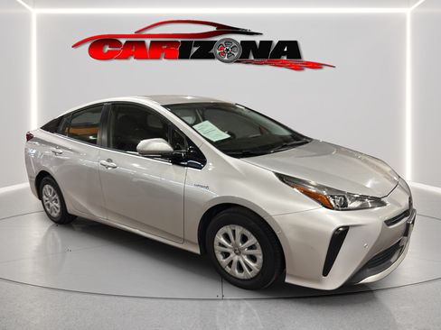 Used 2019 Toyota Prius LE w/ Preferred Accessory Package FWD image 2