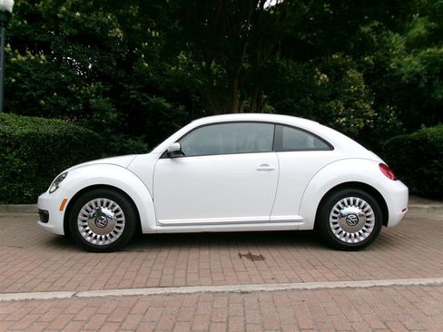 Used 2014 Volkswagen Beetle 1.8T FWD image 4