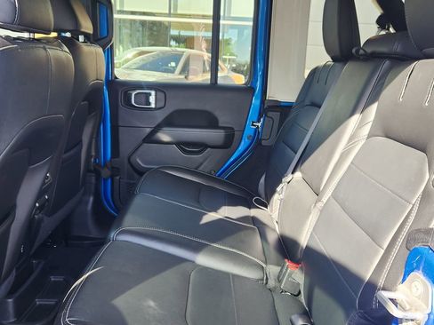 Used 2022 Jeep Wrangler Unlimited Sahara w/ Cold Weather Group image 11