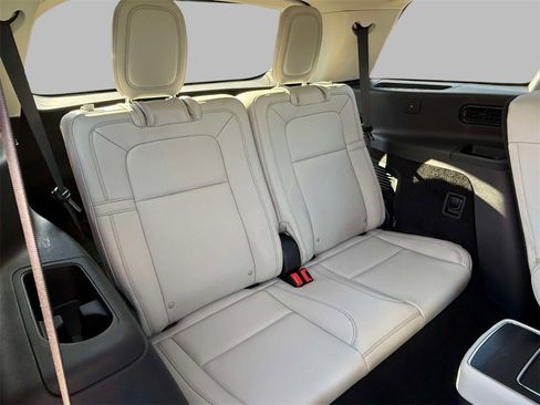 Used 2025 Lincoln Aviator Reserve image 17