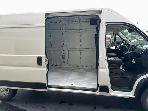 New 2026 RAM ProMaster 2500 w/ Quick Order Package 22G SLT image 6