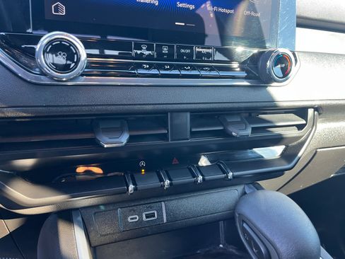 Used 2024 Chevrolet Colorado Trail Boss w/ Advanced Trailering Package image 31