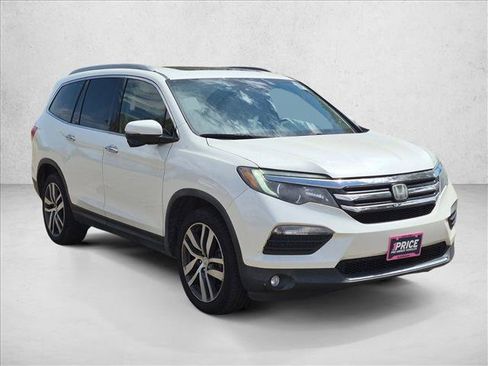 Used 2018 Honda Pilot Touring image 3