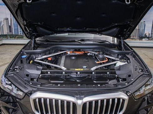 Used 2026 BMW X5 xDrive50e w/ M Sport Package image 5