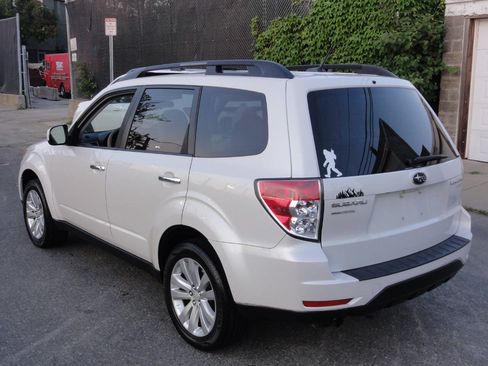 Used 2013 Subaru Forester 2.5X Premium w/ All-Weather Plus Pkg AWD/4WD image 4